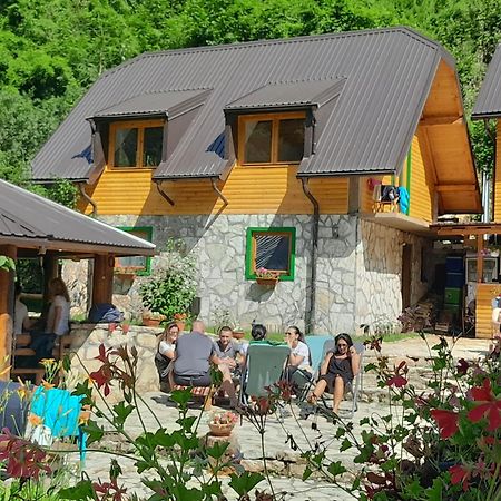 Rafting Camp Encijan Hotel Foca Ngoại thất bức ảnh
