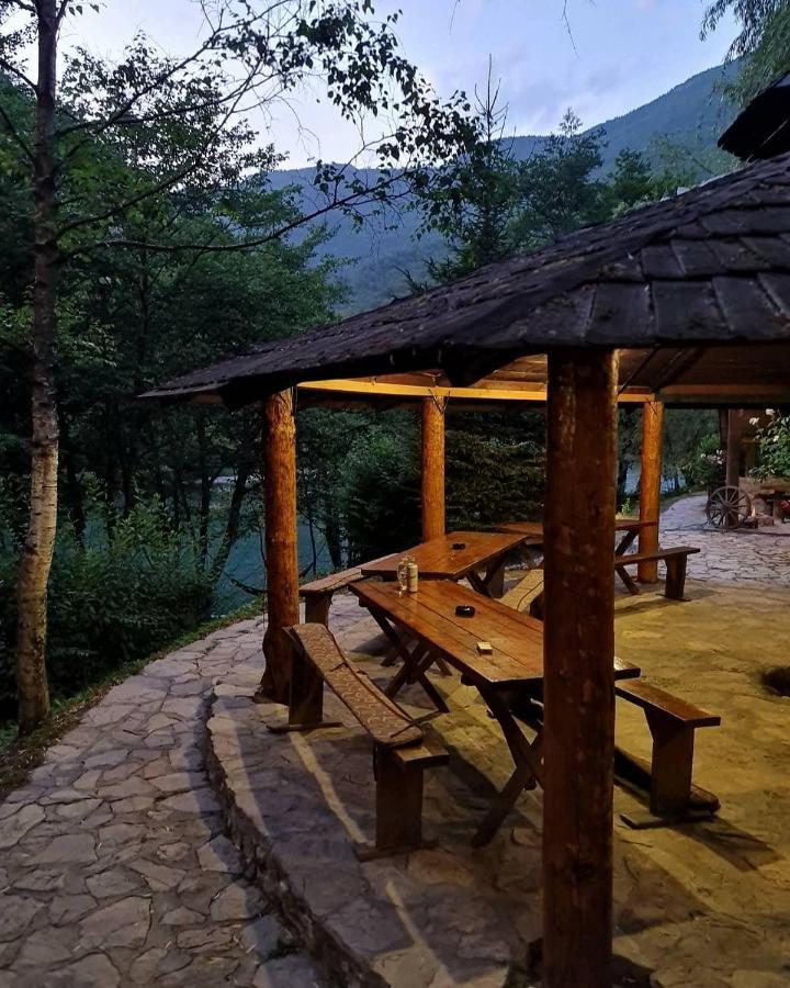 Rafting Camp Encijan Hotel Foca Ngoại thất bức ảnh