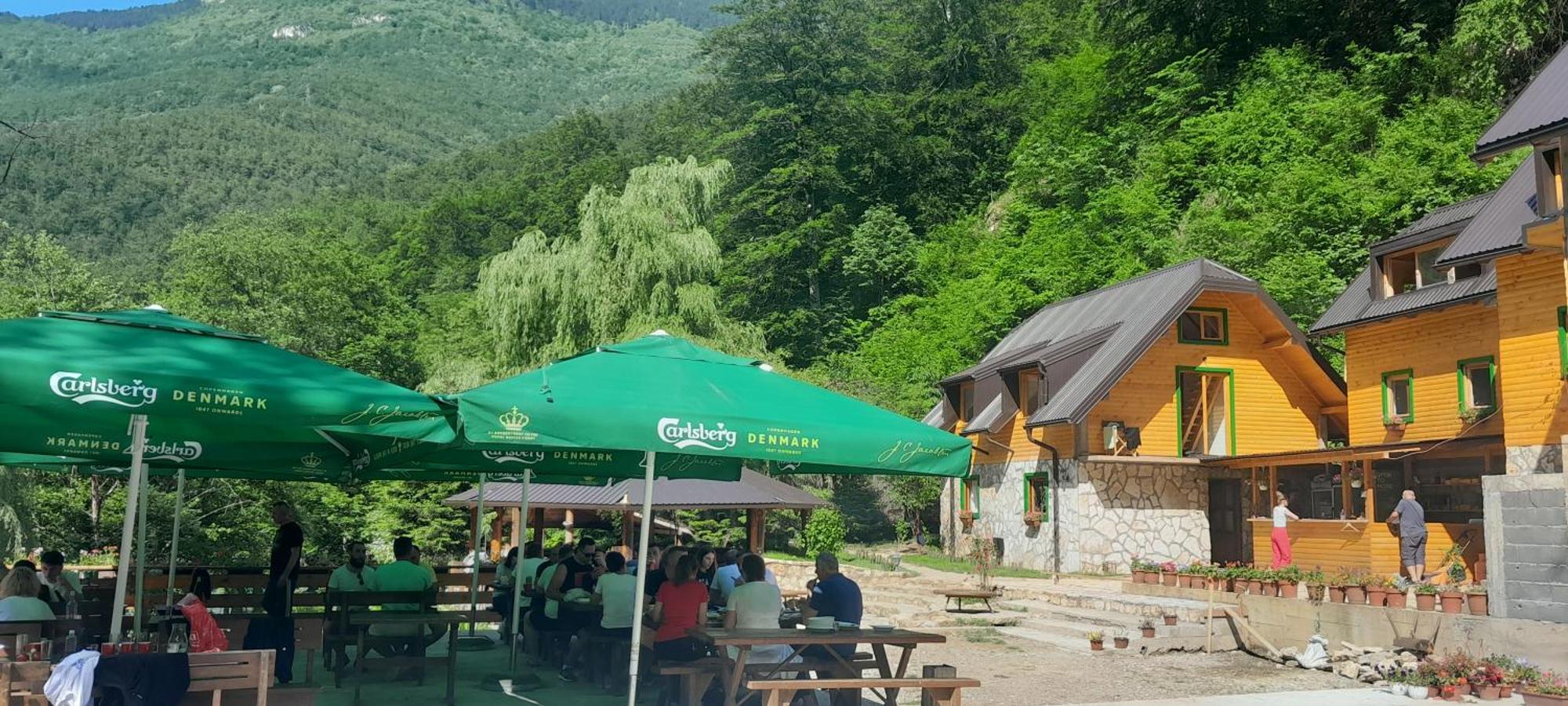 Rafting Camp Encijan Hotel Foca Ngoại thất bức ảnh